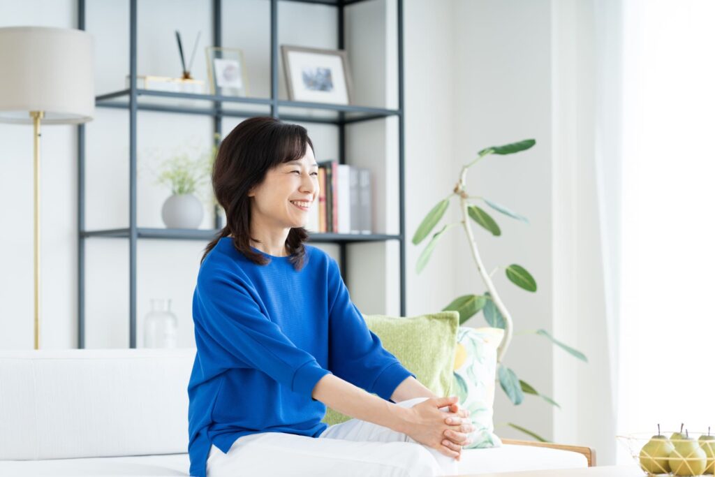 歯科でドライマウスの相談をして安心した笑顔の女性