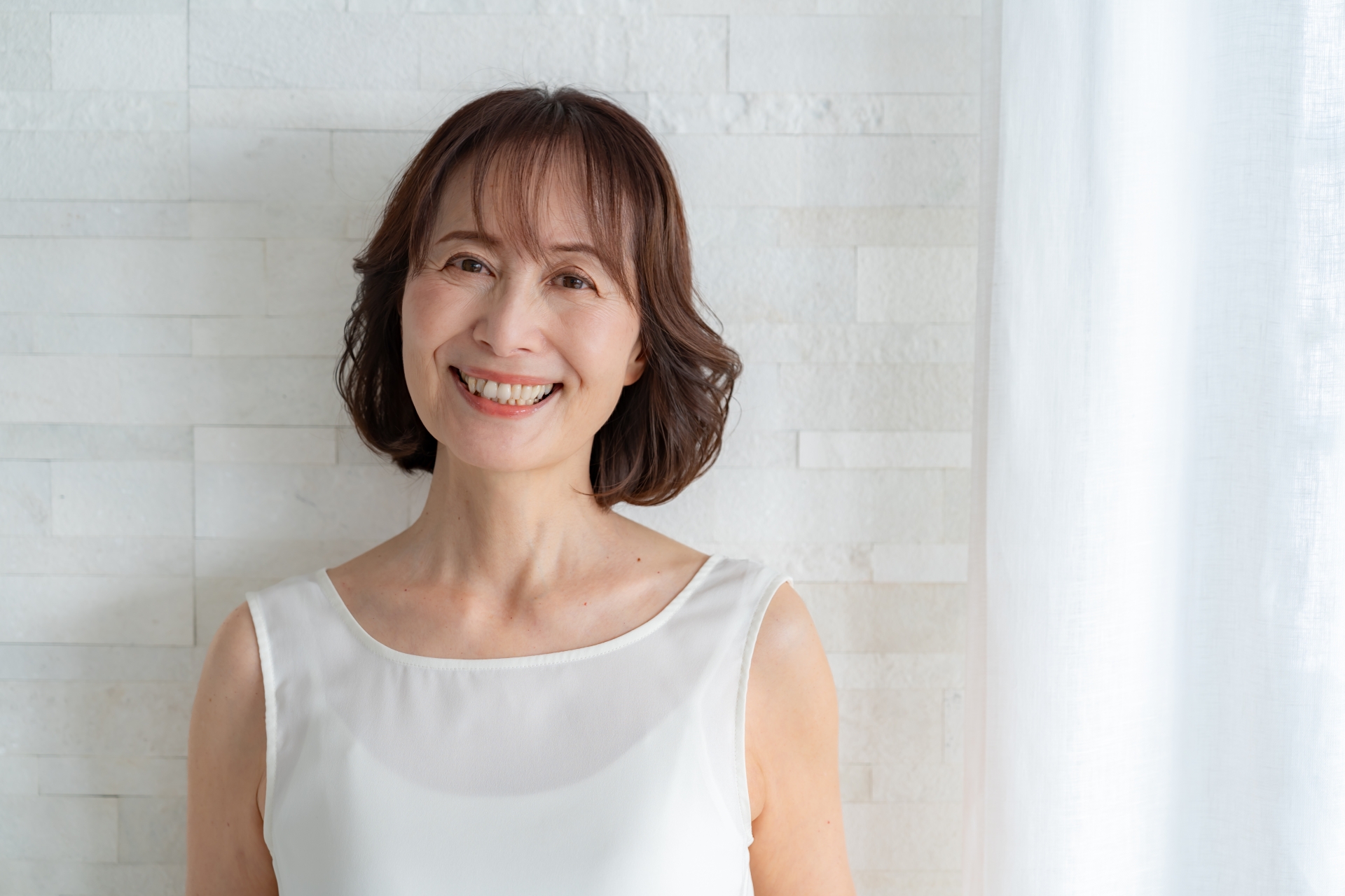 笑顔のシニア女性